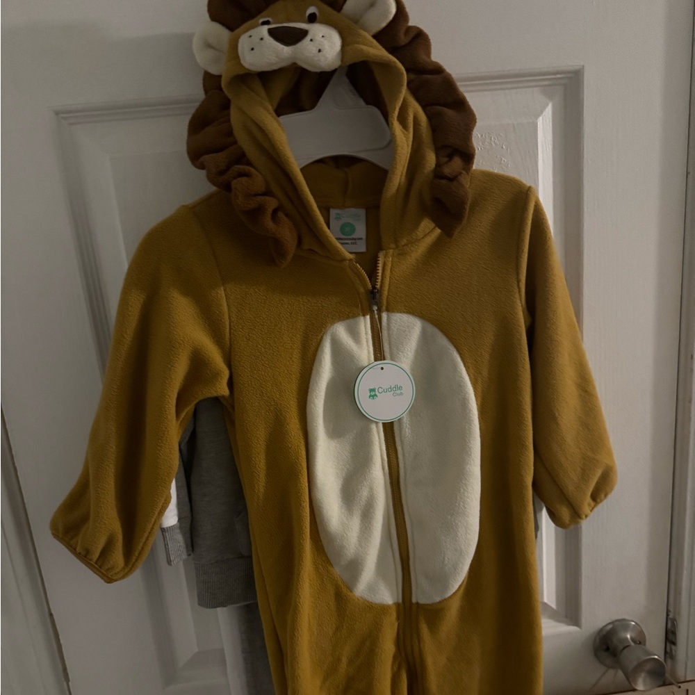 Lion costume/onsie